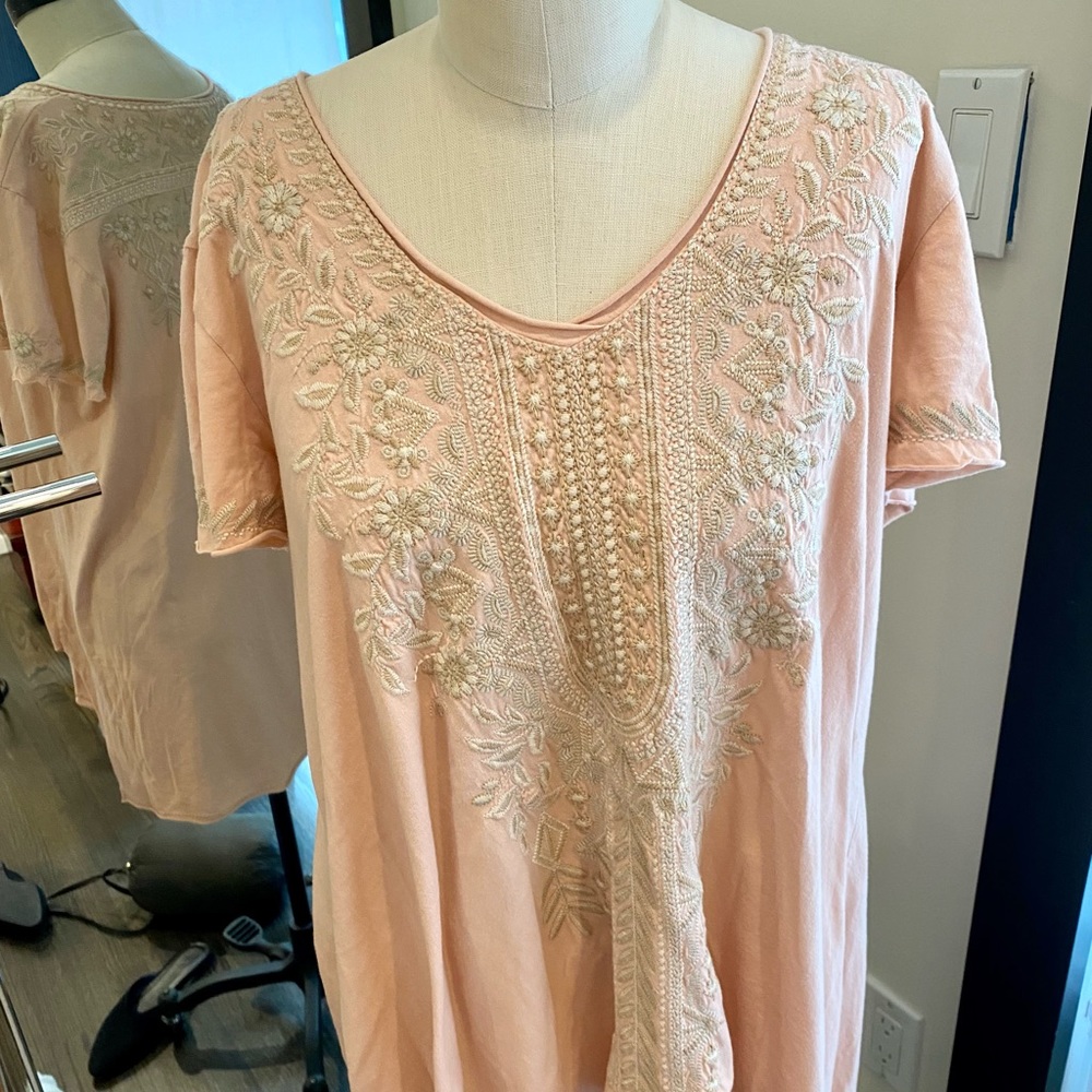 EUC Johnny Was Relaxed fit t-shirt with allover front embroidered M